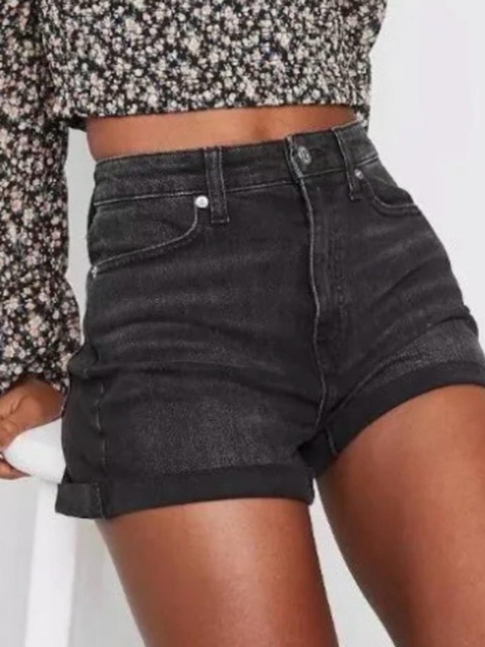 Women's Cuffed Denim Black Shorts - Classic High Waist size 4/27